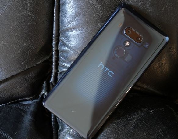  HTC's annual revenue decreased by 60 percent