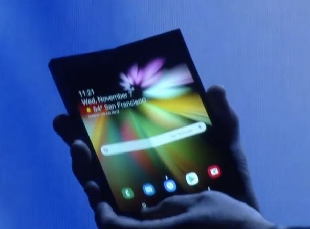  Samsung showed a smartphone with a flexible display Infinity Flex